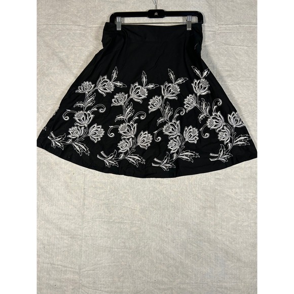 Ann Taylor LOFT Dresses & Skirts - Ann Taylor LOFT Petite Black Embroidered Floral A Line Skirt Size 6P